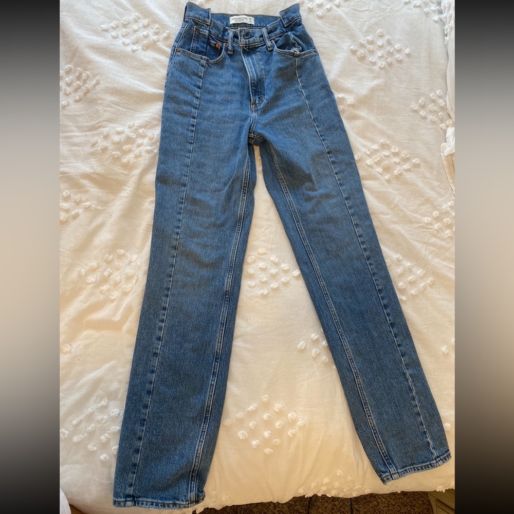 Abercrombie and Fitch 90s Straight Leg Ultra High Rise size 26/2 Long